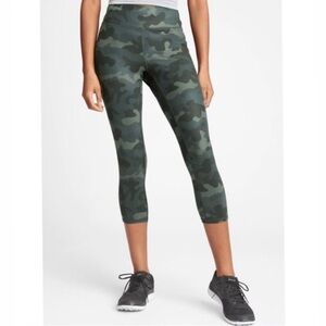 Gap Fit Camo High Rise Capri Green Legging